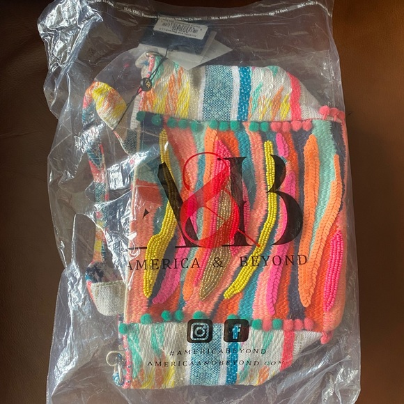 America & Beyond Daphne Small Tote NWT - Picture 8 of 9